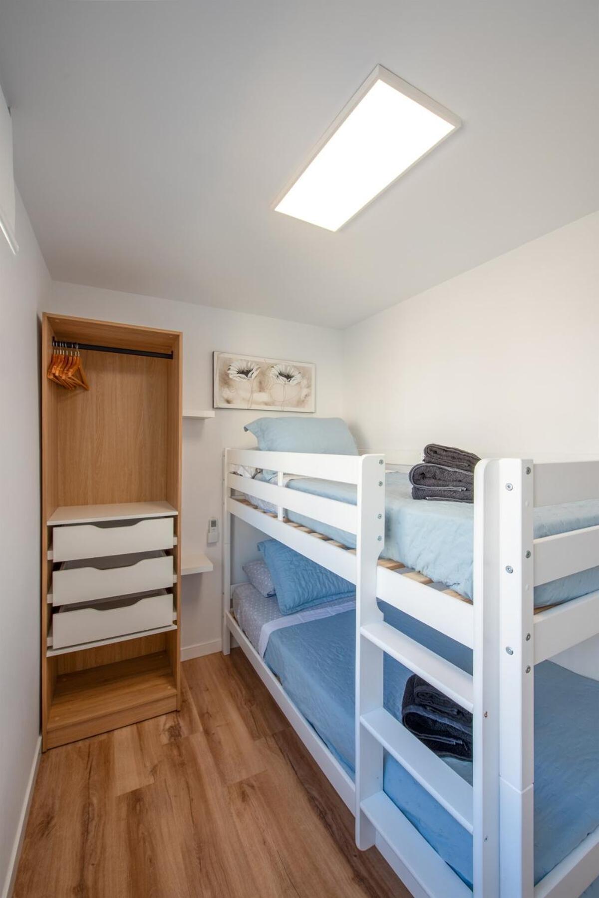 Apartment Stunning New Apt, 1min, 2br, Parking Benidorm