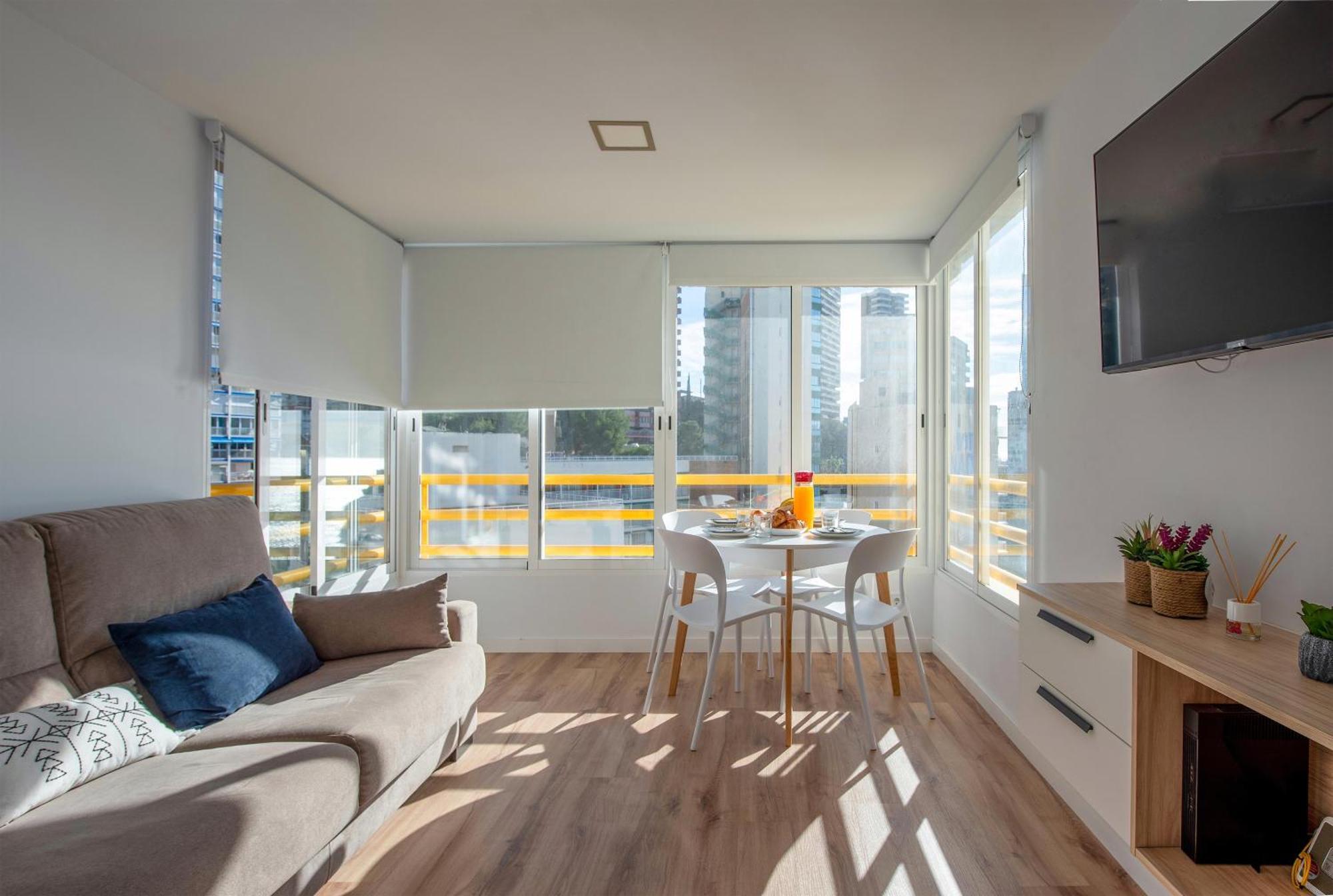 Stunning New Apt, 1min, 2br, Parking Apartment *