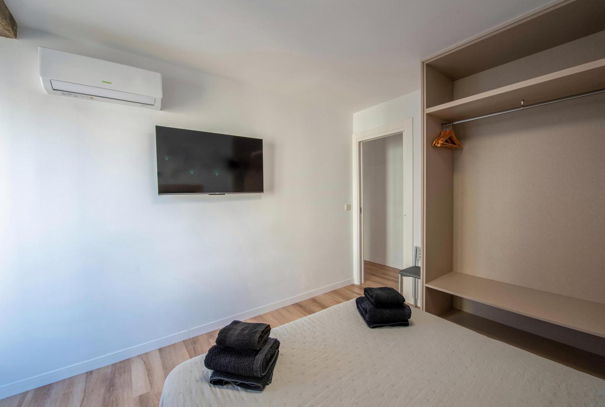 Apartment Stunning New Apt, 1min, 2br, Parking